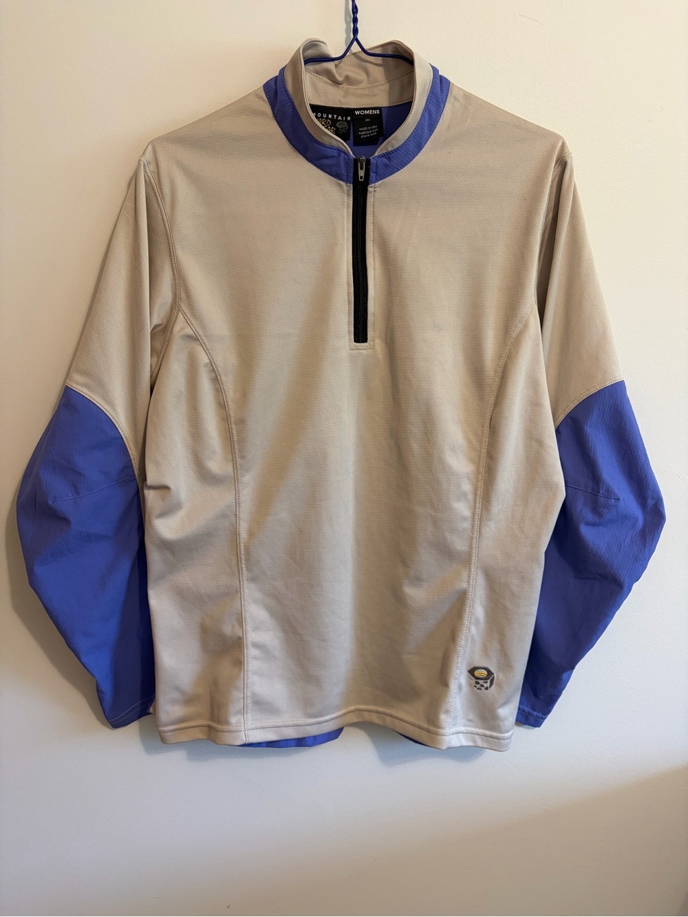 MOUNTAIN HARDWEAR- size medium Women's 1/4 Zip Pullover. Y2K
